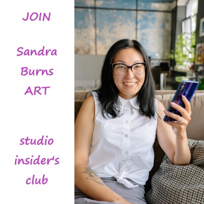 Sandra Burns ART - Studio Insider's Club - an invitation to join my monthly newsletter - image shows happy subscriber receiving my newsletter